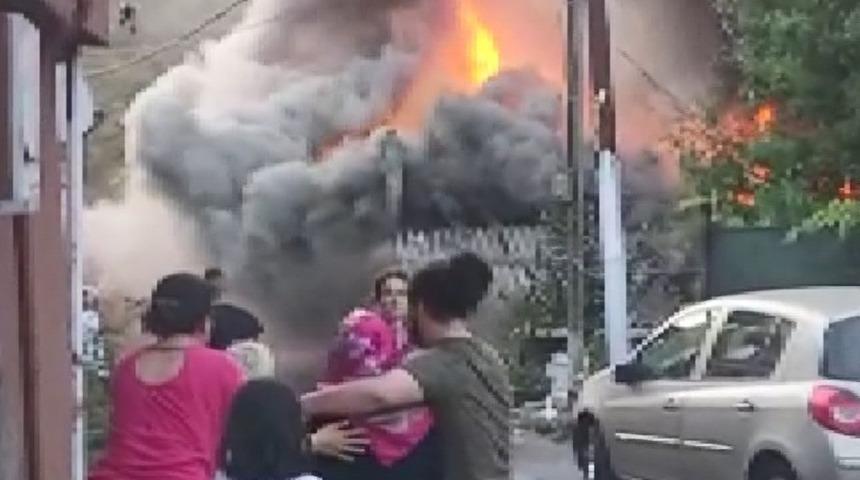 Sarıyer'de yangın! Gecekondu küle döndü