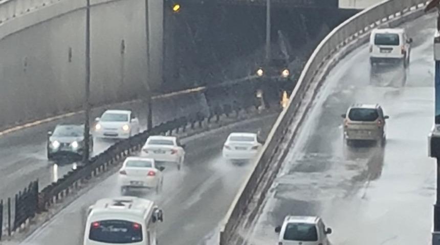Antalya'da günlerdir beklenen yağış başladı