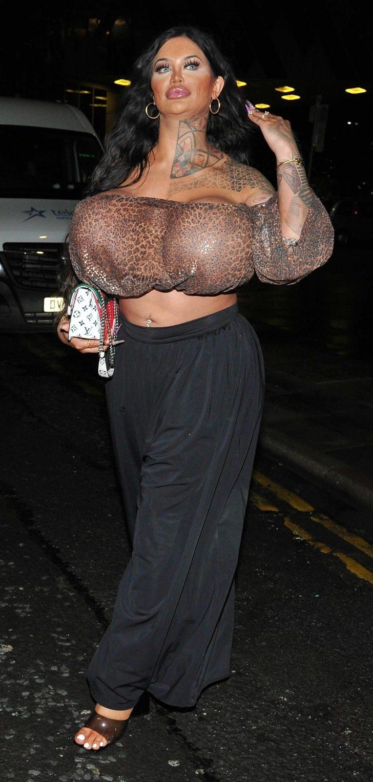 Nicki Valentina devasa silikon taktırdı! "Uyuduğumda kavunların üzerinde yüzüyorum" G5