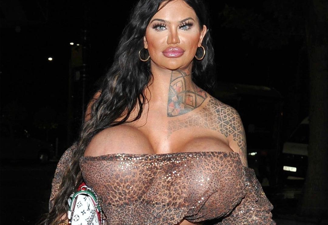 Nicki Valentina devasa silikon taktırdı! "Uyuduğumda kavunların &uuml;zerinde y&uuml;z&uuml;yorum"