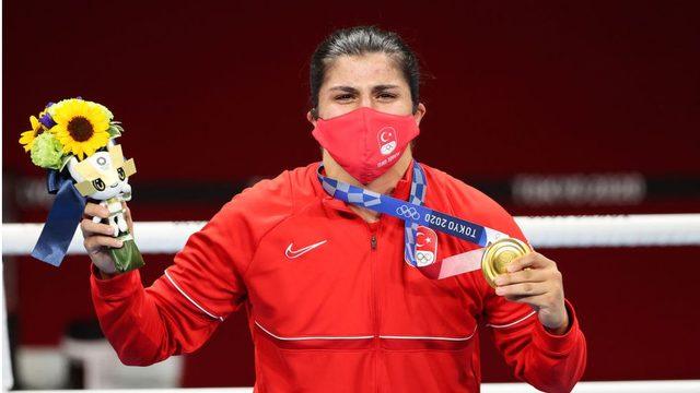 Tokyo 2020: Busenaz Sürmeneli boksta Olimpiyat şampiyonu oldu