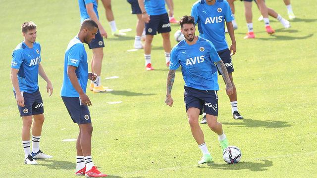Fenerbahçe'de Serdar Aziz ve Jose Sosa takımla çalıştı