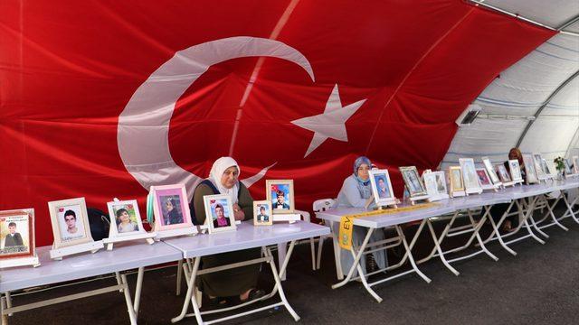 Diyarbakır anneleri evlatlarına kavuşmak için nöbeti sürdürüyor