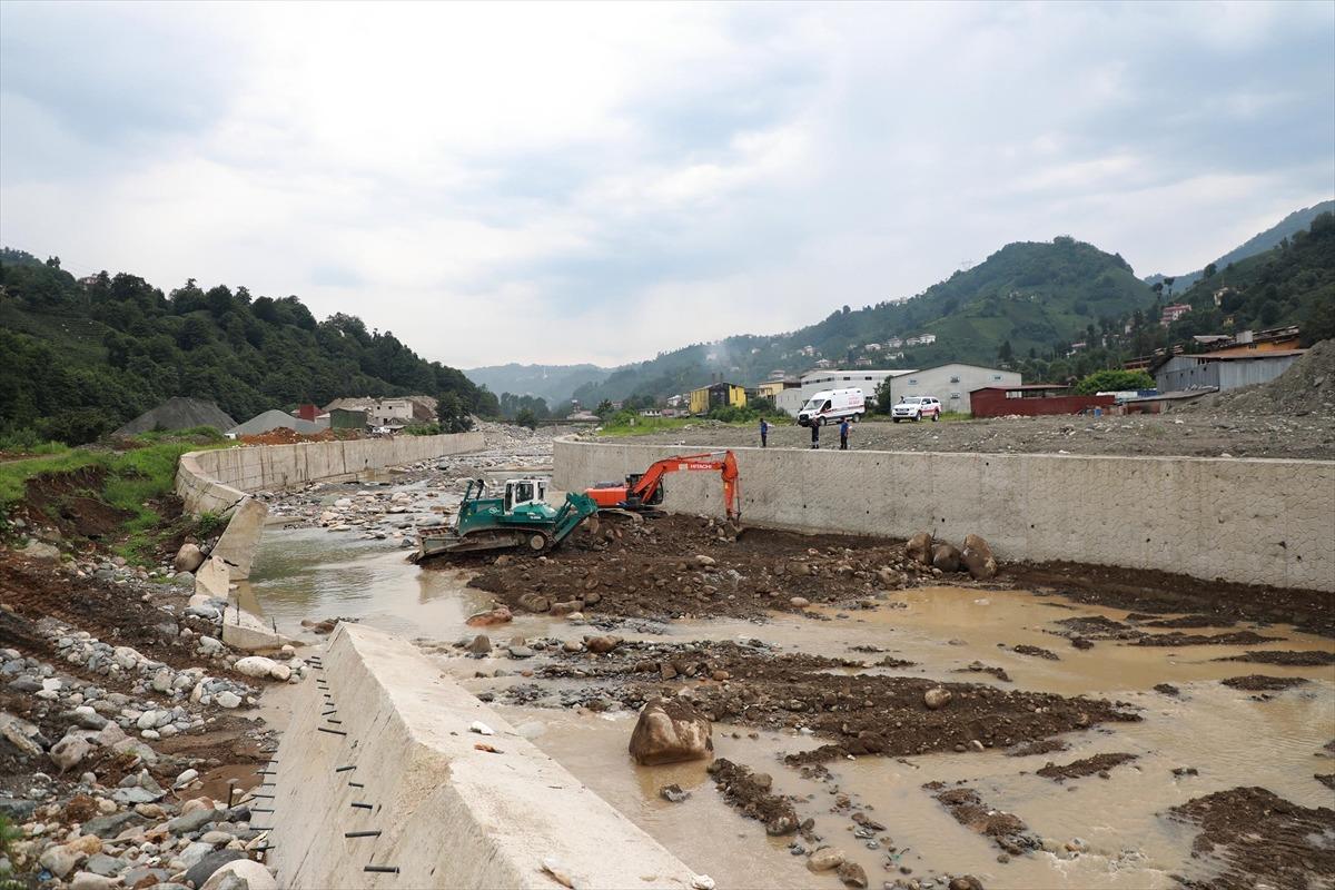 Rize'deki sel ve heyelanda kaybolan 2 kişiyi arama &ccedil;alışmaları devam ediyor