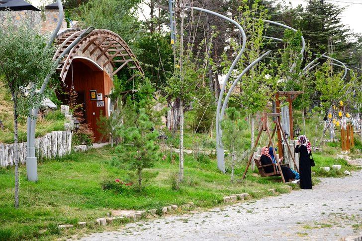 Sivas'taki "Hobbit Evleri" normalleşme sürecinde ilgi görüyor G1