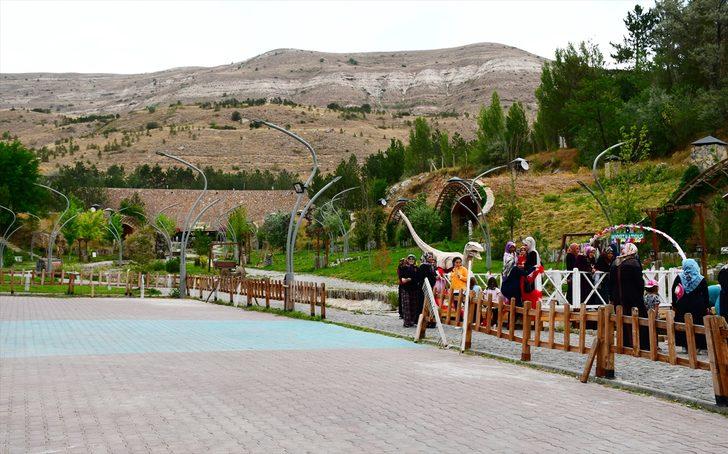 Sivas'taki "Hobbit Evleri" normalleşme sürecinde ilgi görüyor G3