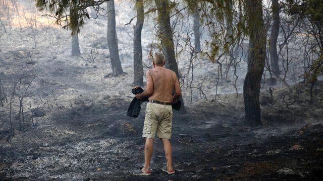 Yunanistan da orman yangınları: Evia adasından y&uuml;zlerce kişi tahliye edildi 1