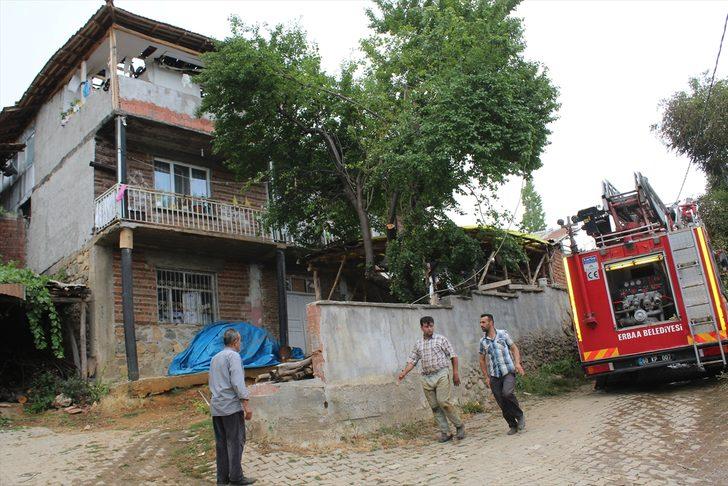 Tokat'ta saman balyalarının tutuşturduğu iki ev yandı G2