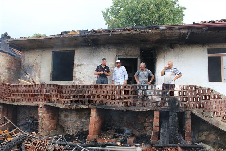 Tokat'ta saman balyalarının tutuşturduğu iki ev yandı G3