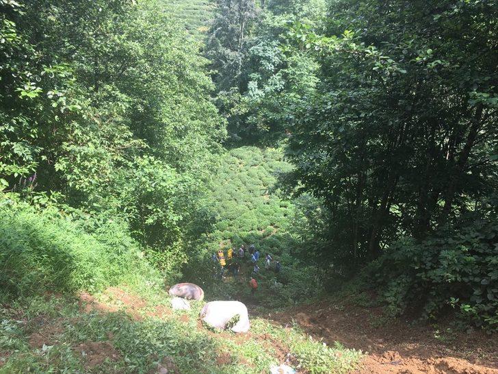 Rize'de çay yüklü kamyonet dereye devrildi: 5 yaralı G2