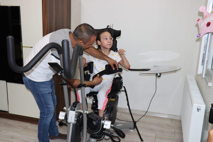 Serebral palsi hastası Yaren hayalini kurduğu robotik cihaza Cumhurbaşkanı Erdoğan sayesinde kavuştu G2
