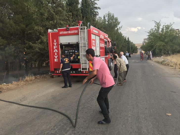 Adıyaman'da ormanlık alanda çıkan yangın söndürüldü G4