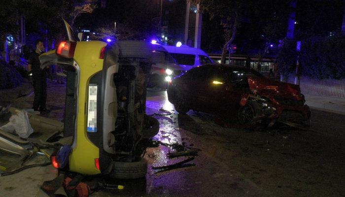 Üsküdar’da feci kaza! Lüks otomobil ile taksi çarpıştı: 1’i ağır, 3 yaralı