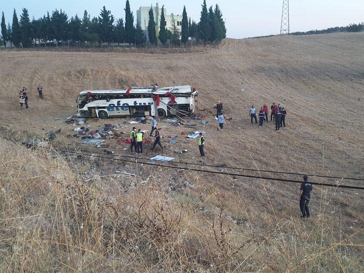 Son Dakika: Balıkesir'de korkunç kaza! Yolcu otobüsü takla attı: Çok sayıda ölü ve yaralı var G3