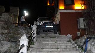 Bursa'da eşi benzeri görülmemiş olay! Merdivenlere sıkıştı