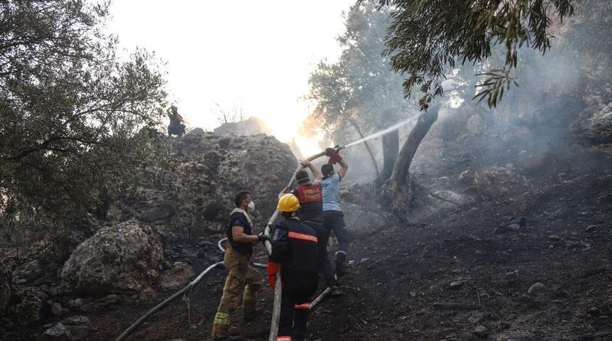 Bakan Ersoy: Antalya, Bodrum, Marmaris'teki yangınlar s&ouml;nd&uuml;r&uuml;ld&uuml;