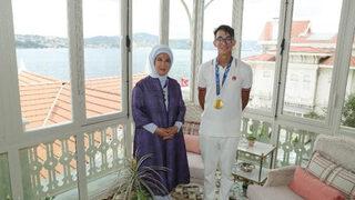 Emine Erdoğan, Mete Gazoz'u kabul etti 