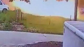 ABD'de korkunç anlar! Küçük uçak yerleşim yerine düştü