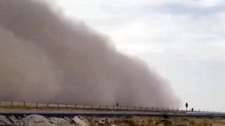 Mardin'i toz fırtınası esir aldı! Kapı ve pencereleri açamadılar