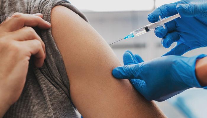 Malezya'dan yeni karar: Covid-19 aşısı yaptıranlar için yasaklar hafifliyor!