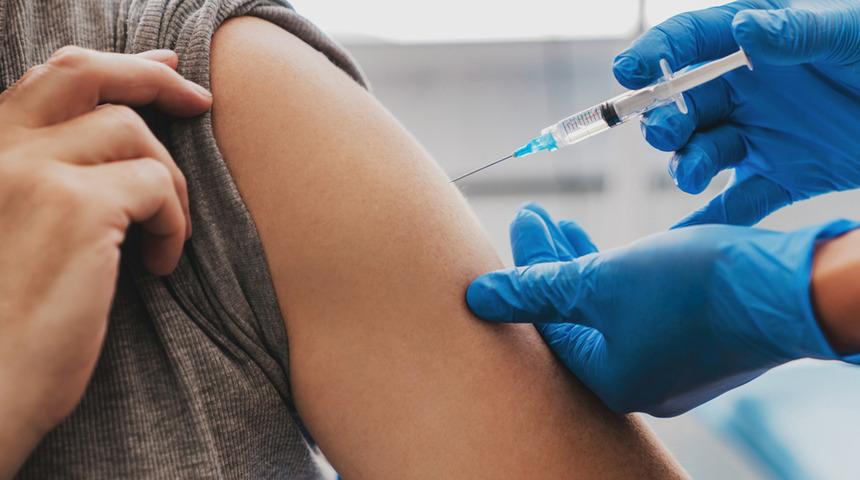 Malezya'dan yeni karar: Covid-19 aşısı yaptıranlar için yasaklar hafifliyor!