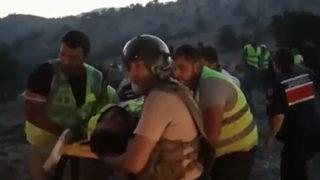 Üzerine yanan ağaç düşen orman görevlisi helikopterle hastaneye kaldırıldı