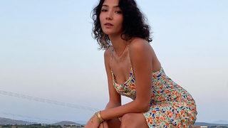 Aybüke Pusat mavi mayosuyla poz verdi