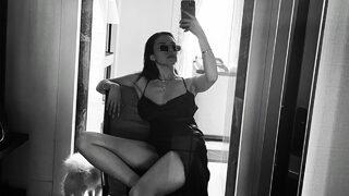 Aygün Aydın, yeni aşkını dudak dudağa pozla ilan etti