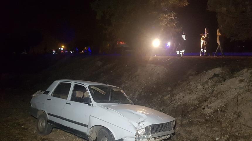 Kaza yapan alkollü sürücü aracını bırakıp yaralı halde kaçtı