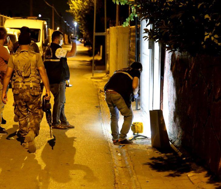 Adana'da polisin "dur" ihtarına uymayarak kaçan iki kişiden biri kovalamaca sonucu yakalandı G2