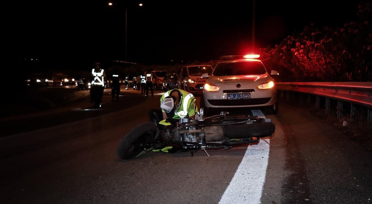 Bursa'da bariyerlere &ccedil;arpan motosikletin s&uuml;r&uuml;c&uuml;s&uuml; &ouml;ld&uuml;