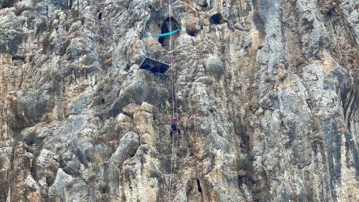 116 metrede hamak yapıp geceyi geçirdiler! Dağcıların selfiesi beğeni rekoru kırdı G3