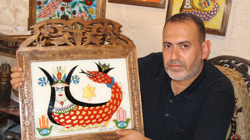 Dededen toruna! 3 kuşaktır şahmeran işlemeciliği yapan aile yabancı turistlerin yoğun ilgisiyle karşılaştı