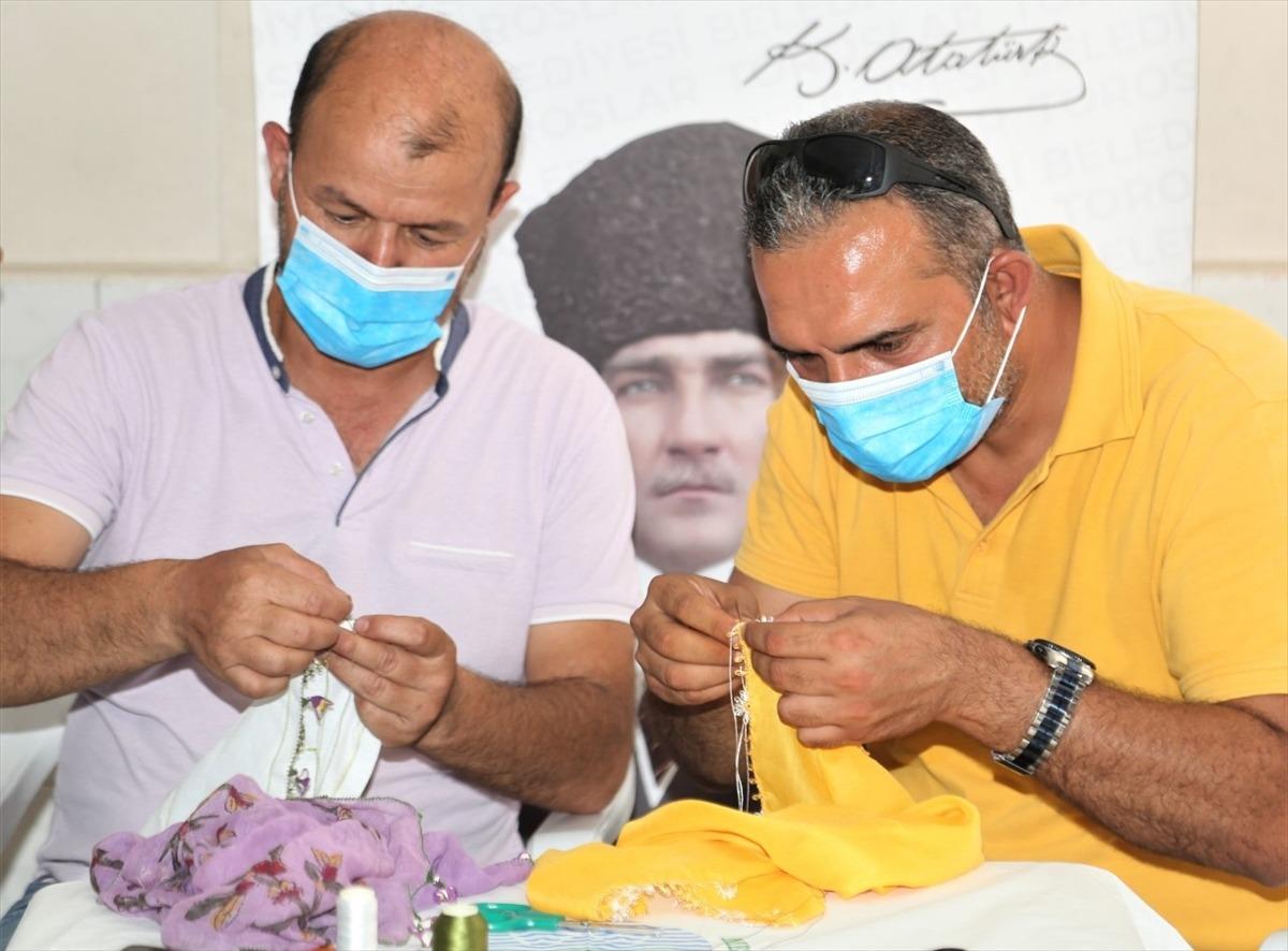 İğne oyası kursunun erkek kursiyerleri, kadınlara "taş &ccedil;ıkarıyor"