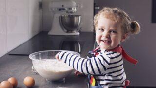 Çocuklarla yemek pişirmek için eğlenceli tarif! Küçük aşçılara özel çikolatalı puding tarifi (3-5 yaş çocuklar için)