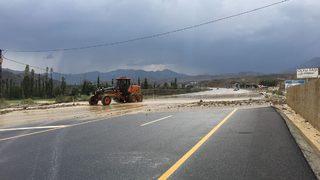 Erzurum'da selden dolayı kapanan yol ulaşıma açıldı