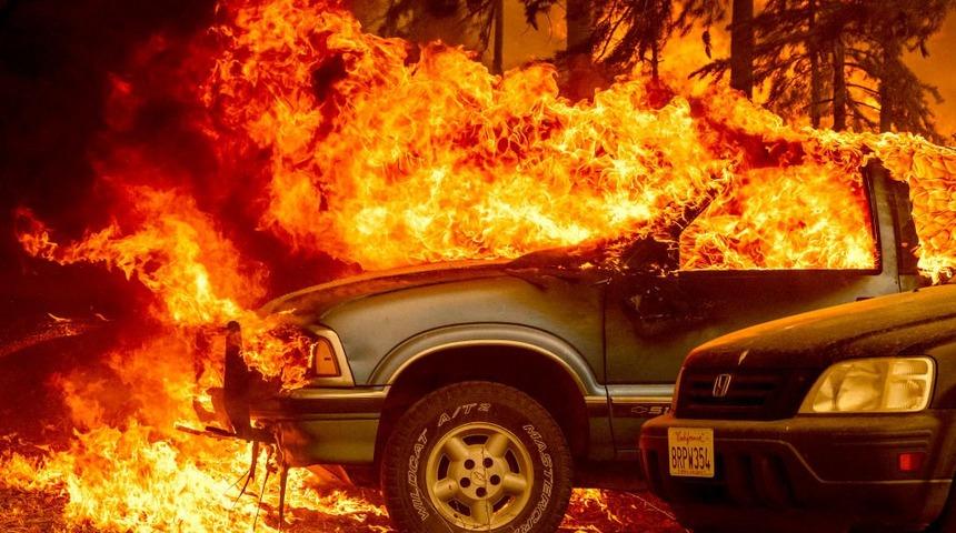California tarihi b&uuml;y&uuml;kl&uuml;kteki orman yangınıyla m&uuml;cadele ediyor