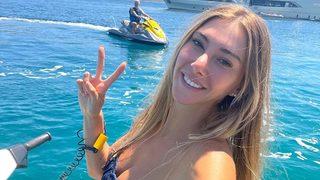 Bodrum'da tatil yapan Şeyma Subaşı, siyah bikinisiyle poz verdi