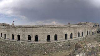 Karadağ Tabya’nın son durumu içler acısı! 271 yıllık tabyanın betonlarını kestiler