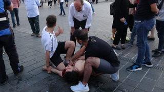 Taksim Meydanı'nda korkulu anlar! Kalp hastası genç bir anda yere yığıldı