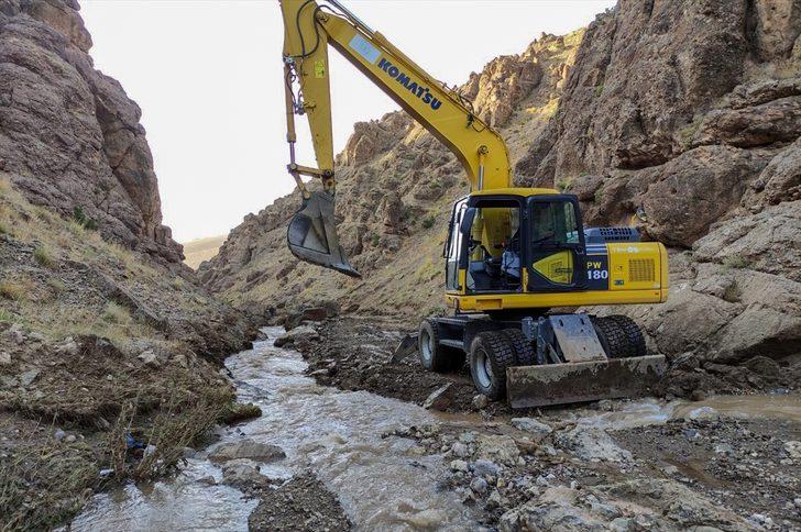 Van'da sel nedeniyle yaylada mahsur kalan 35 kişi belediye ekiplerince kurtarıldı G2