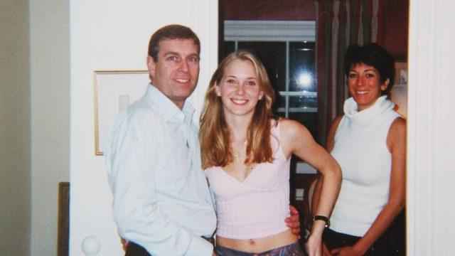 Virginia Giuffre, Jeffrey Epstein'den Prens Andrew ile fotoğraflarını çekmesini istediğini söyledi.