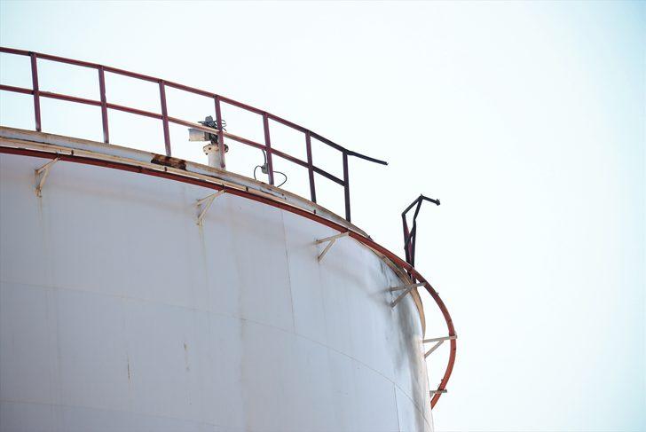 Mersin'de bir petrol depolama tesisinin boş tankında patlama G3