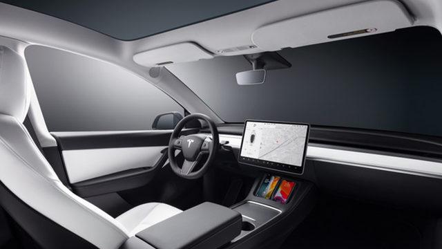 Elon Musk, direksiyon simidinin olmasını istememiş!