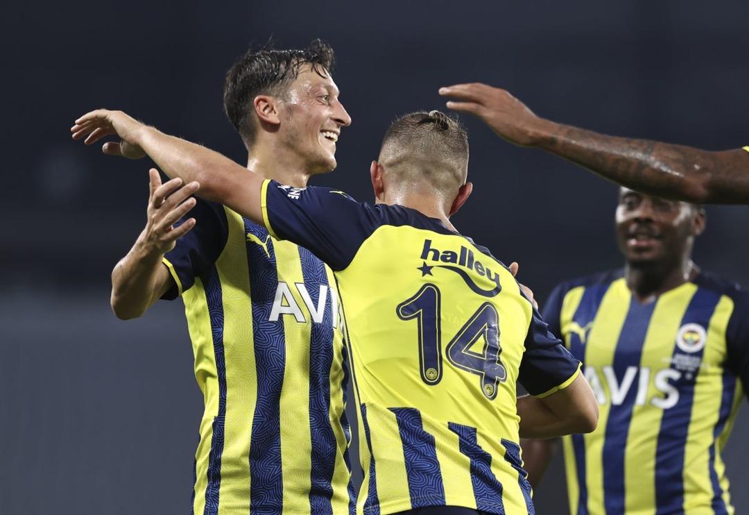 Galatasaray, Fenerbah&ccedil;e ve Beşiktaş transfer haberleri! Kim, hangi futbolcunun peşinde?