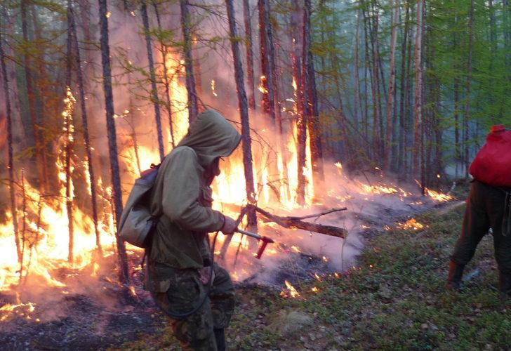 NASA görüntüledi! Sibirya'daki yangınların dumanı ilk kez Kuzey Kutbu'na ulaştı G3