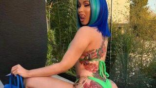 Hamile Cardi B göğüslerini paylaşıp Sutyen bedenim kaç? diye sordu! 