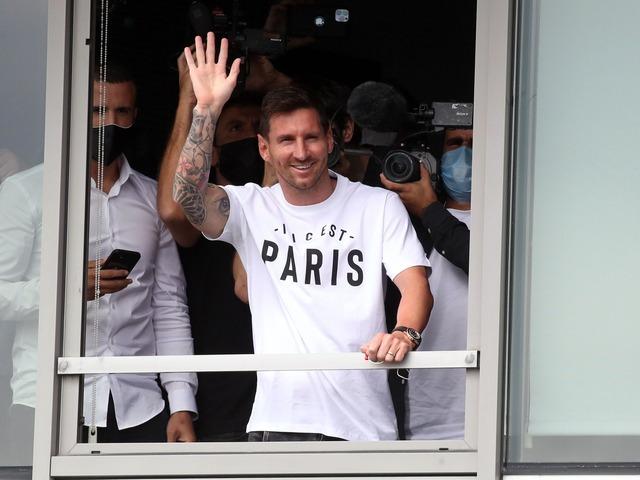 Messi tarihi transfer için Paris'te