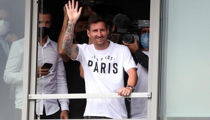 Messi tarihi transfer için Paris'te