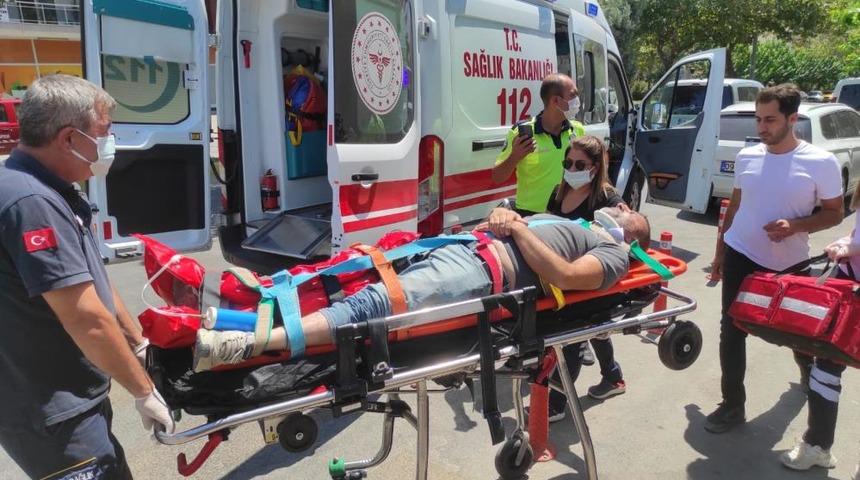 ATM'den para &ccedil;eken kişiye otomobil &ccedil;arptı